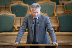 Regeringspartier åbner for forslag, der skal gøre det lettere at passe syge børn