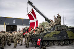 Minister vil have soldater til at kæmpe for kristendommen. Veteraner advarer mod 'religiøse skydeskiver'