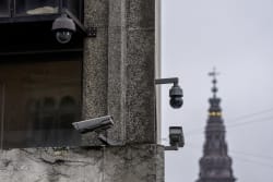 Oppositionen vil presse regeringen til at lave en 'overvågning af overvågningen'