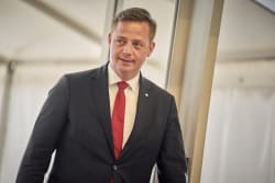 Transportminister får kritik for manglende information til kollegaer