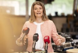 Efter flere afvisninger siger minister nu undskyld til adopterede