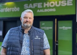 De passer på fulde unge i Jomfru Ane Gade: Nu bliver de sparket og slået