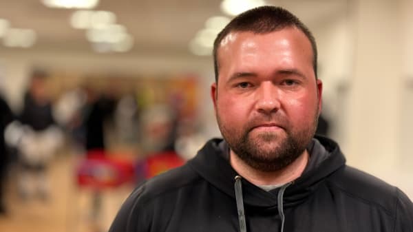 Thomas blev fyret kort efter at have klaget over livsfarlig asbest på arbejdspladsen