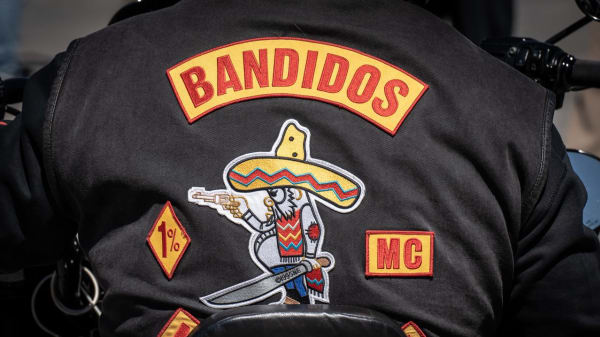 Rocker risikerer mere fængsel for Bandidos-tegninger i cellen