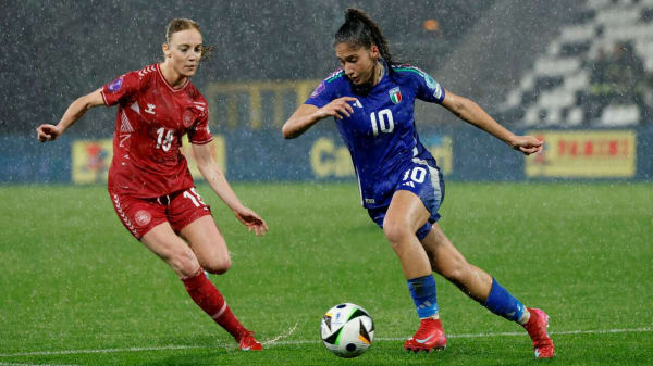 De danske fodboldkvinder møder Italien i nøgleopgør