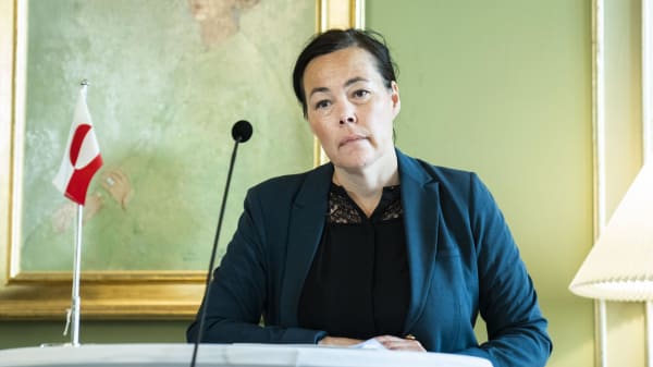 Grønlandsk regeringsparti skifter kurs igen-igen: Selvstændighed skal nu afvente udspil fra eksperter