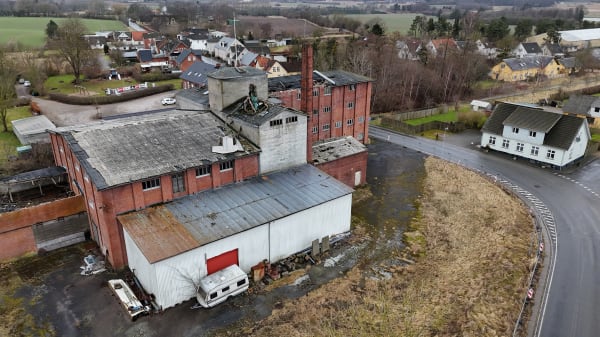 Ekspert: Faldefærdige bygninger spreder råddenskab på landet 