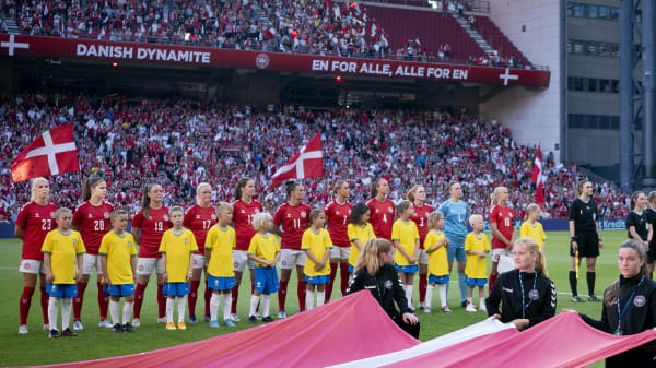 DBU og Parken forlænger aftale - og åbner døren for kvindelandskampe