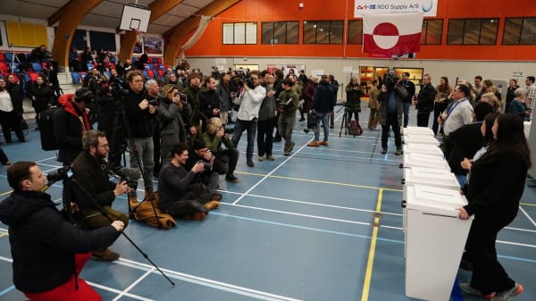 LIVE: Grønland går i dag til valg midt i højspændt politisk trekantsdrama