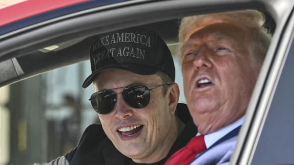 Elon Musk gør Tesla-aktier risikable: Direktør smækker med døren