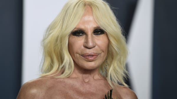 Donatella Versace stopper efter 28 år i modehus: 'Hun er kvindernes Karl Lagerfeld'