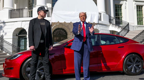 Storkunde til PFA: Sælg alle aktier i Tesla nu