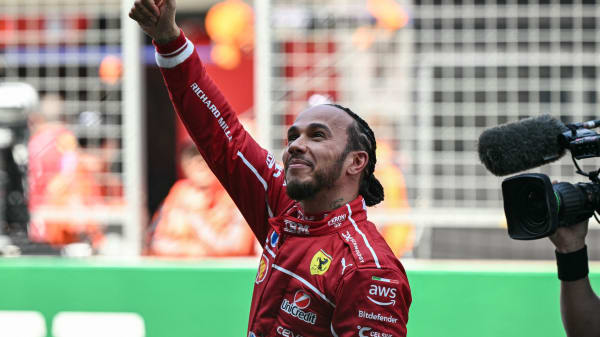 Hamilton tager første sejr for Ferrari under sprintløb i Kina
