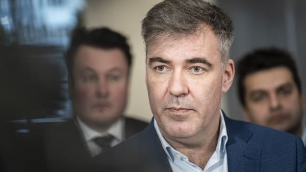 Minister undskylder efter hård kritik