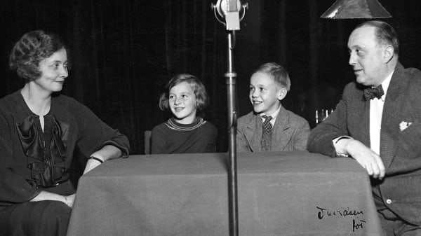 Mere fra DR's helt gamle fotoalbum: Se DR's første lokaler og næsten 100 år gamle programbilleder