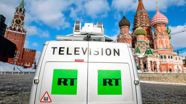 Teleselskaber bryder sanktioner mod russiske medier – danskerne kan stadig se forbudte sider