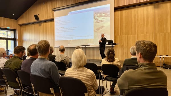 Professor: Stærke meninger kan skræmme tavst flertal fra borgermøder
