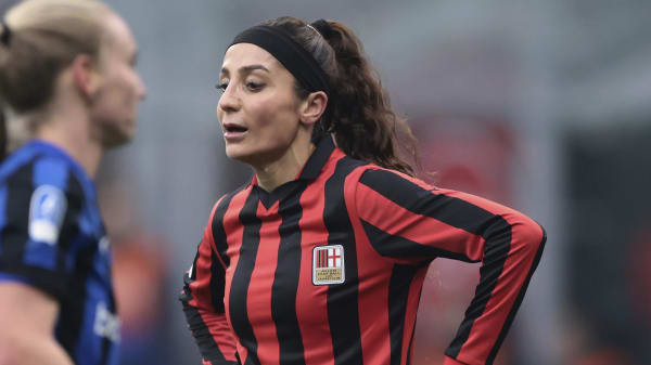 Landstræner holder EM-døren åben for Nadia Nadim