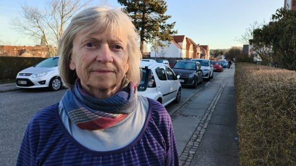 Kamp om p-pladserne: Isas indkørsel blev spærret af bilist på jagt efter gratis parkering