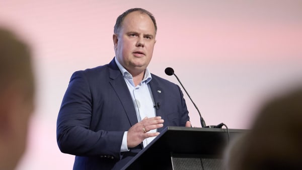 Martin Henriksen trækker sig som formand for Nye Borgerlige