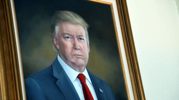 Trump kaldte hendes portræt af ham for 'virkelig det værste'. Nu svarer kunstneren igen