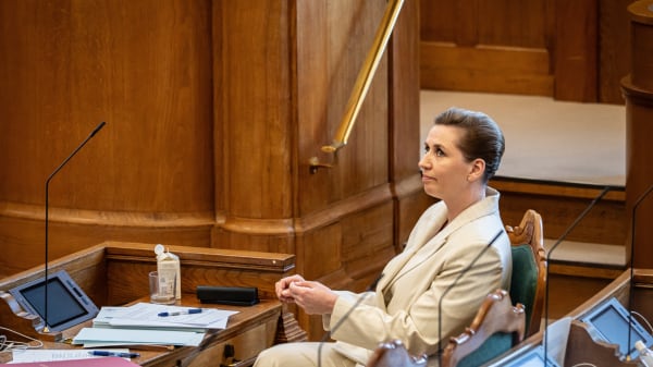 MINUT FOR MINUT: Statsministeren i krydsild i Folketinget