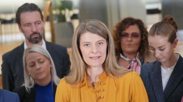 Frygter 'kæmpe fiasko': Tusindvis af færre ansatte og milliardbesparelse skal give mere værdighed