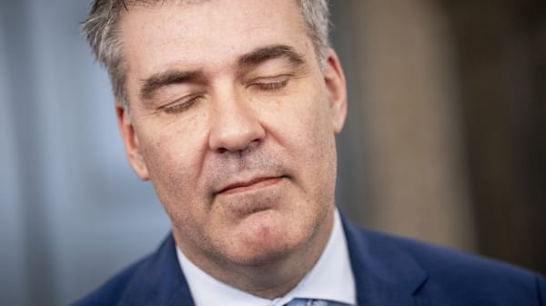 Tre timers undskyldning var ikke nok: Oppositionen erklærer mistillid til minister