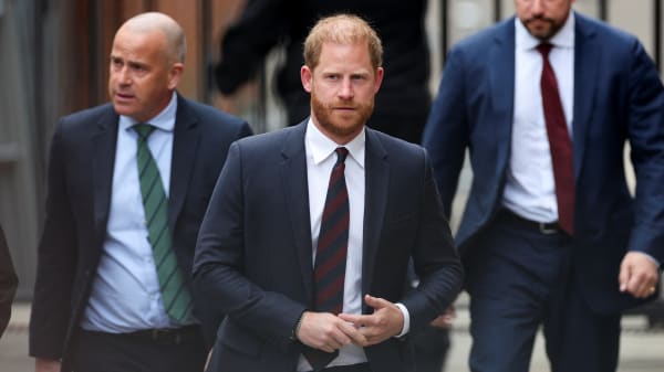 Mange bærer stadig nag over prins Harry, som kæmper for sin beskyttelse i Storbritannien