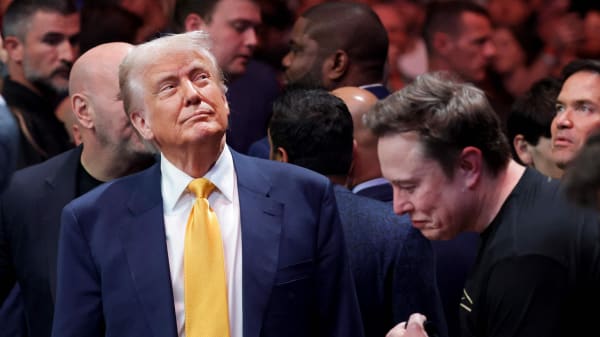 Trump skaber fornyet tvivl om told på smartphones og computere
