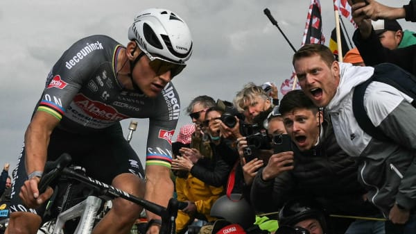 Tidligere sportsdirektør frygter for cykelsportens DNA efter flaskekast