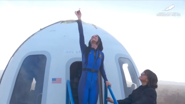 Astronaut Katy Perry vil '100 procent' skrive en sang om sin smuttur i rummet