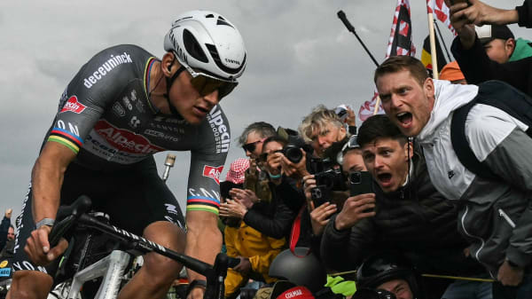 Tidligere sportsdirektør frygter for cykelsportens DNA efter flaskekast