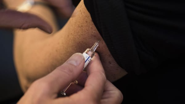 Efter intens influenzasæson: Nu skal de ældre have et vaccinationsprogram, lyder det fra parti