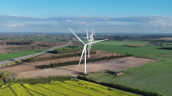 Vind- og solenergi skulle firedobles inden 2030, men vi er kun nået syv procent ad vejen