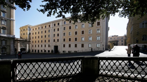 Strengt opsyn skal forhindre skjulte budskaber i kardinalernes mad under pavevalget