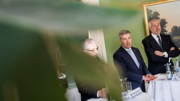 I fine saloner i København har Lars Aagaard forsøgt at presse andre lande, men halter selv bagefter: 'Det er træls'