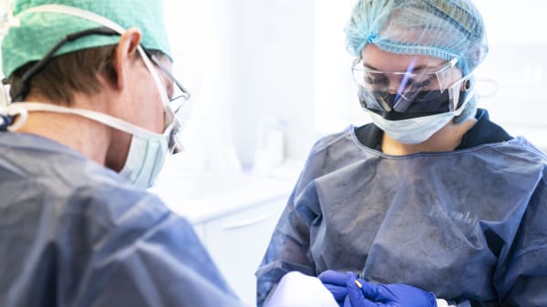 Længere til tandlægen: 'Urimeligt', lyder det fra mor, der mener kommune bør være kreative for at fylde hul