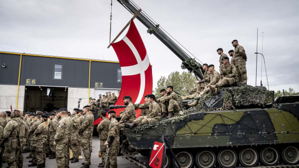 Minister vil have soldater til at kæmpe for kristendommen. Veteraner advarer mod 'religiøse skydeskiver'