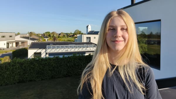 Kun 17 konfirmationer på store bededag: Siljes familie glæder sig over, at der er plads i kirken