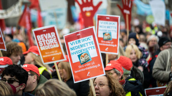 Stigning i økonomisk råderum får store bededag til at spøge igen: ’Det har jo vist sig, at der er masser af penge i statskassen’