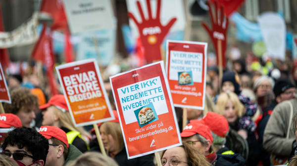 Stigning i økonomisk råderum får store bededag til at spøge igen: ’Det har jo vist sig, at der er masser af penge i statskassen’