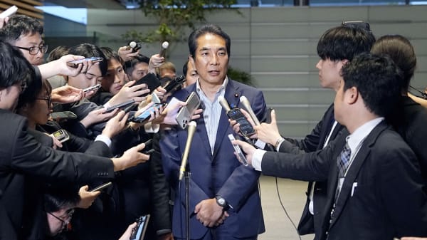 Midt i riskrise: Japansk minister må gå af efter kommentar om at han 'aldrig har behøvet at købe ris'