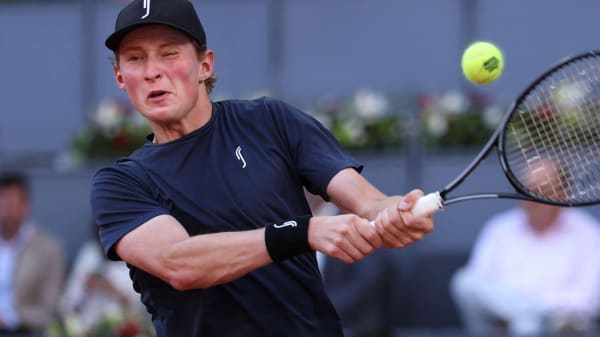 Heldige Elmer går ikke amok i Paris inden grand slam-debut