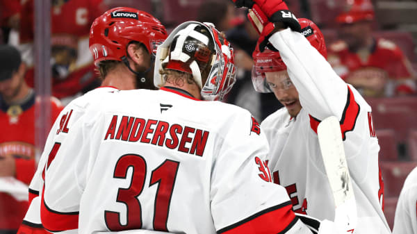 Dansk NHL-keeper holder buret rent i vind eller forsvind-kamp