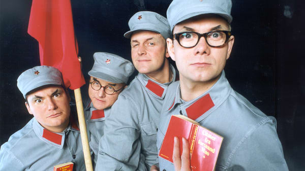 Programmet sprængte alle rammer i 1990’erne: Nu slår ’Tæskeholdet’ til igen 