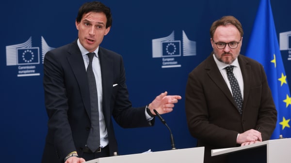 Om få årtier skal vi stoppe med at forurene klimaet – nu råber EU's egne rådgivere vagt i gevær