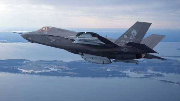 Hvor stor bliver ekstraregningen til forsvaret? Få økonoms bud her