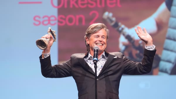 Caspar Phillipson hædret for rollen som Simon i DR’s ’Orkestret’