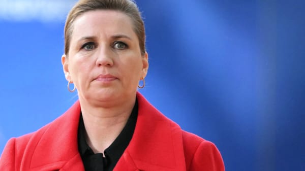 Mette Frederiksen beder Folketinget holde igen: 'Ren magtarrogance'
